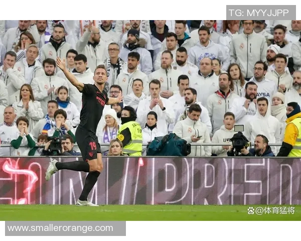 足球比赛中红牌的影响与解析如何改变比赛走势与球员心理